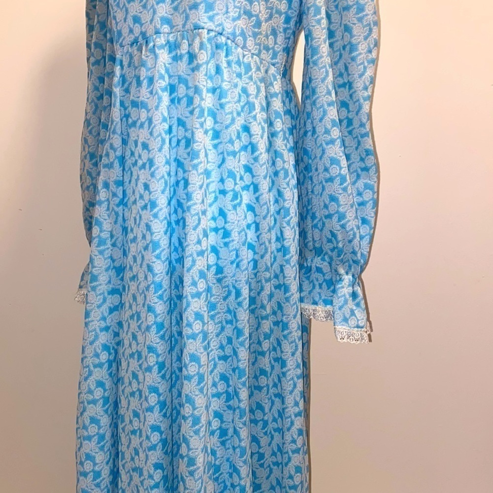 Prairie dress blue with white rosette pattern - Picture 4 of 6